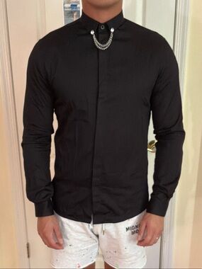 Twisted Tailor x August McGregor Slim Fit Black Dress Shirt Silver Collar Chain